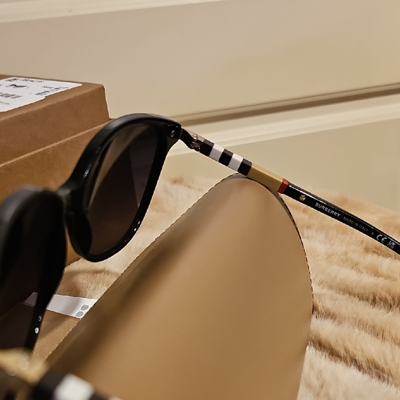 Burberry Black Sunglasses with Tan Case - Picture 8 of 9